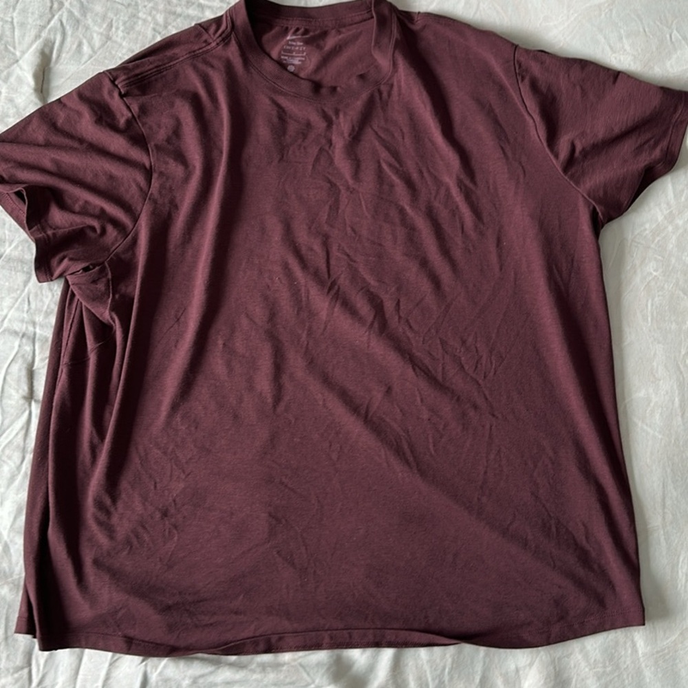 Nike Short Sleeve Crew Tee in Burgundy
